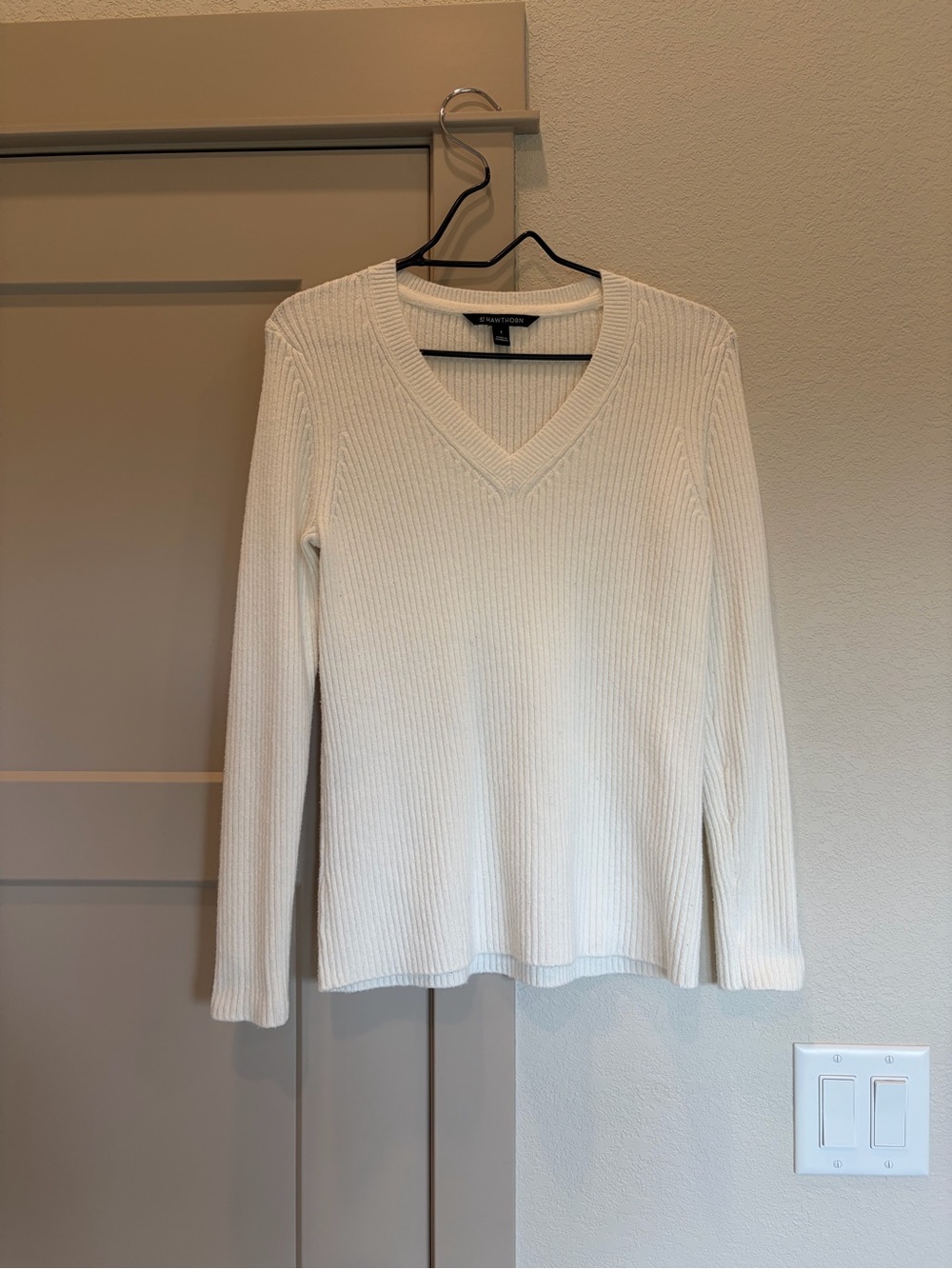 41 Hawthorn Cream Ribbed V-Neck Sweater